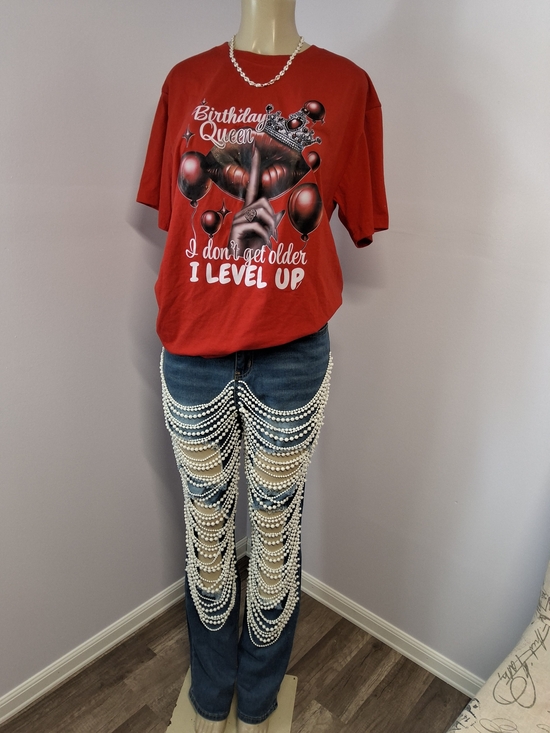 Tops - Women's L Red Graphic Birthday Queen Crew Neck Short Sleeve Cotton  T-Shirt